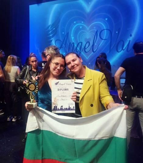 Лора Куруджиева със златен медал от Международния фестивал ”Angel voice”